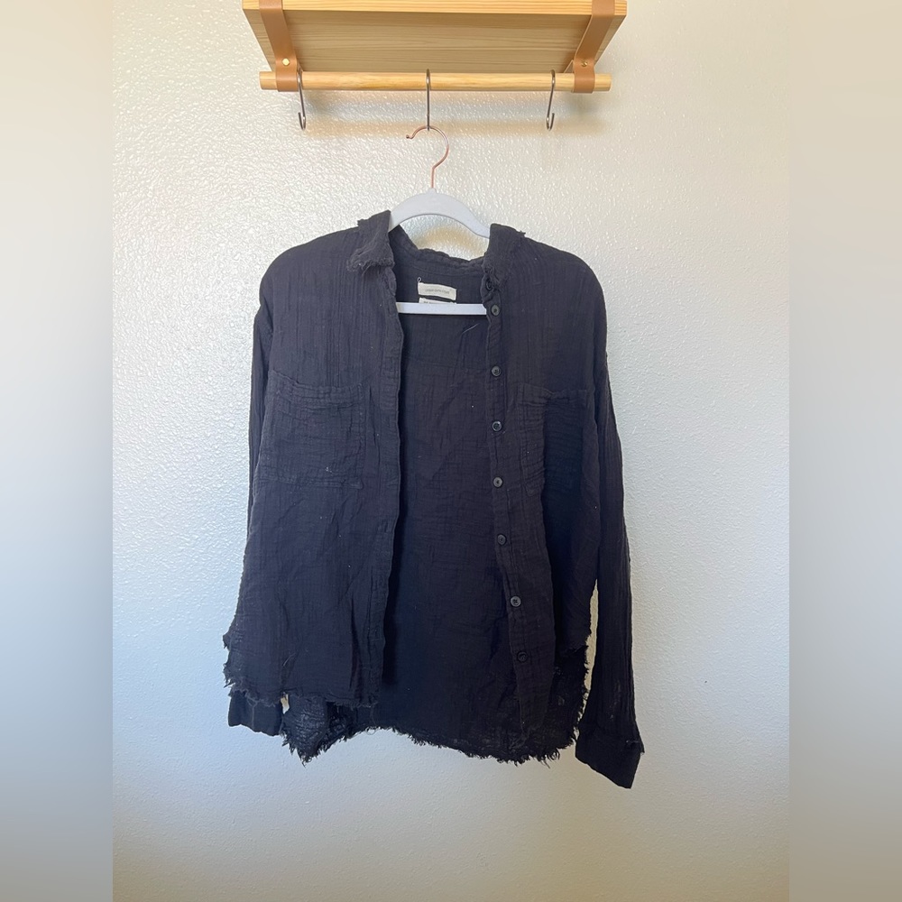 MUSLIN BLACK BUTTON DOWN SHIRT
